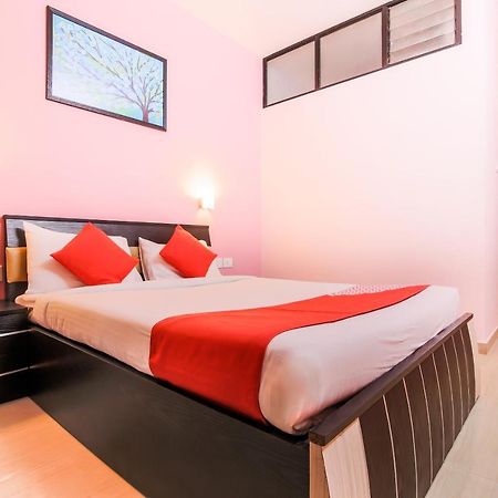 Oyo 24761 All Seasons Guest House Мадгаон Екстериор снимка